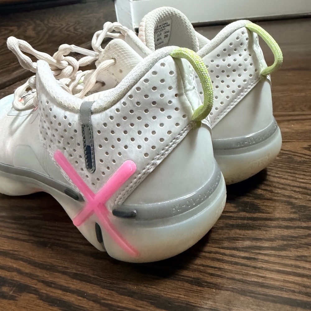 Way of Wade Shadow Basketball/Volleyball Shoes - Picture 4 of 7